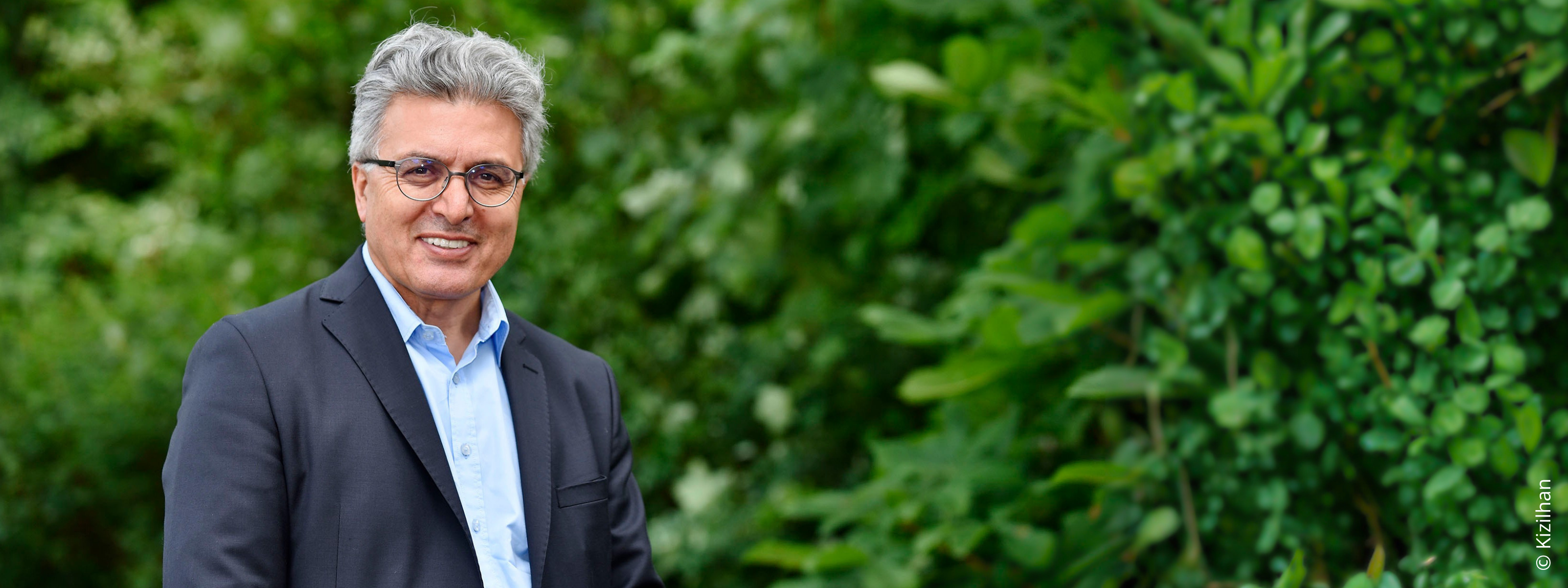 Das Bild zeigt Prof. Dr. Dr. Jan Ilhan Kizilhan, der am 10.11. einen Vortrag über Rassismus und psychische Gesundheit hält