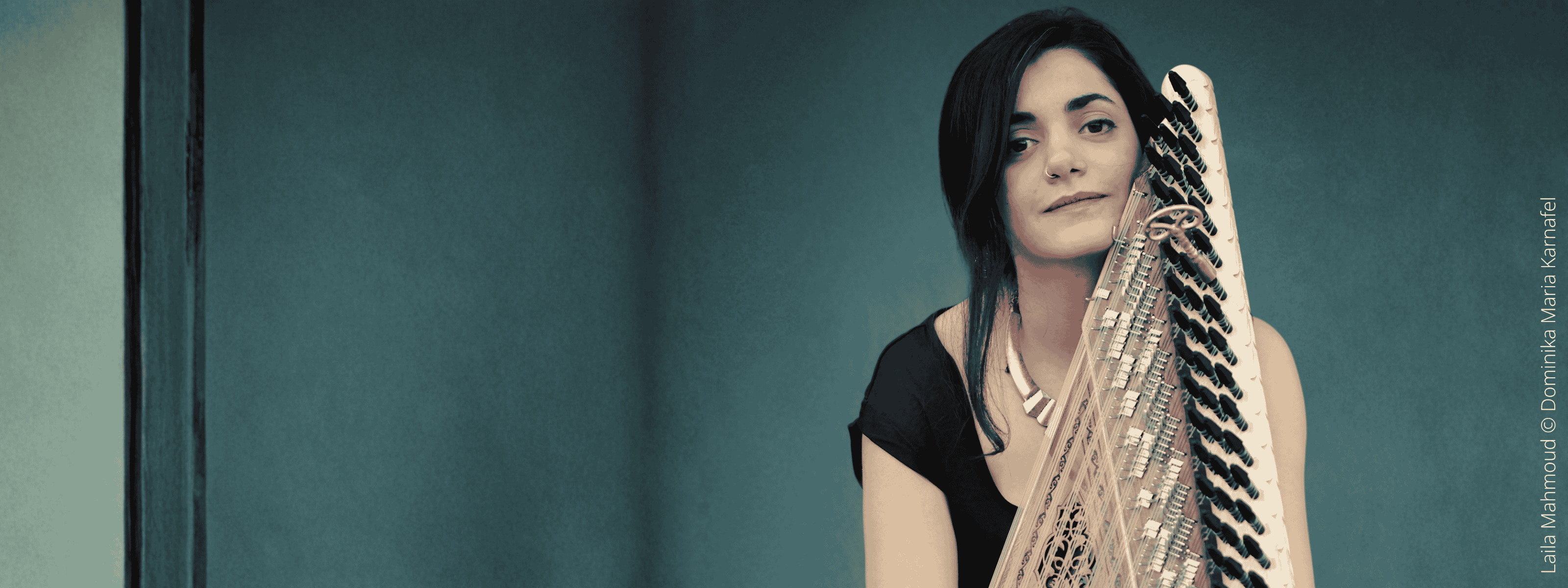 Das Bild zeigt die Musikerin Laila Mahmoud