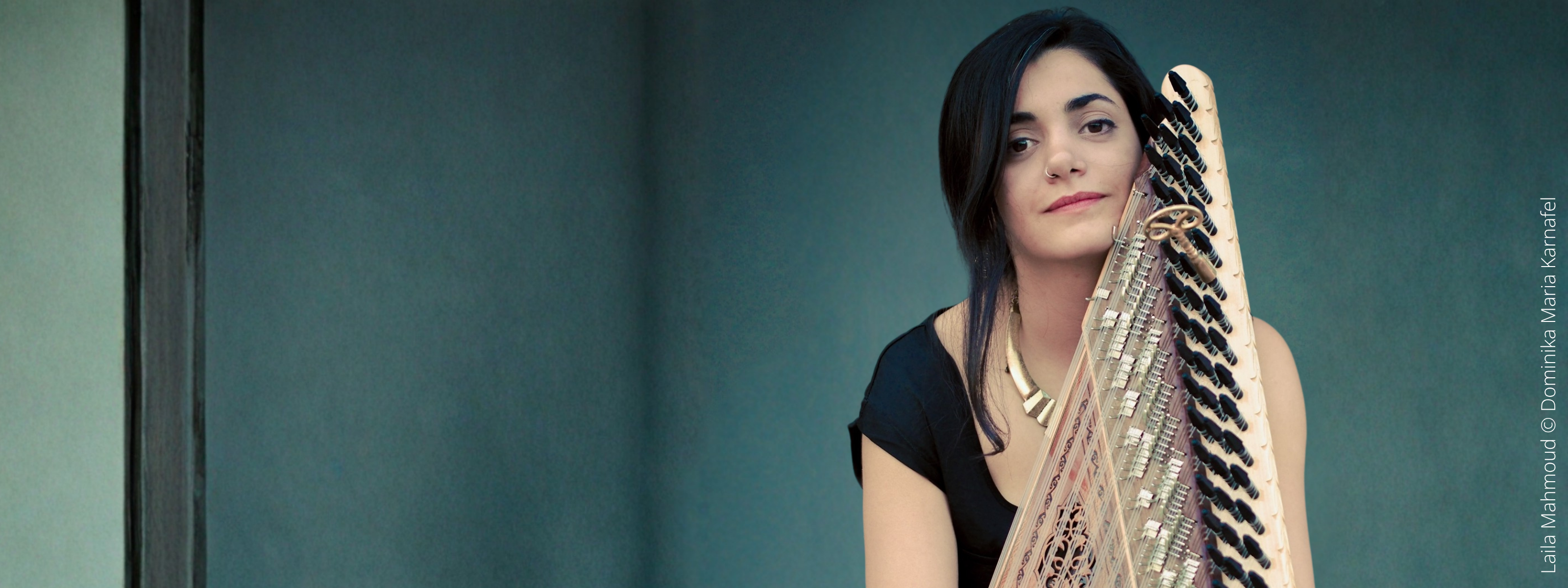 Das Bild zeigt die Musikerin Laila Mahmoud